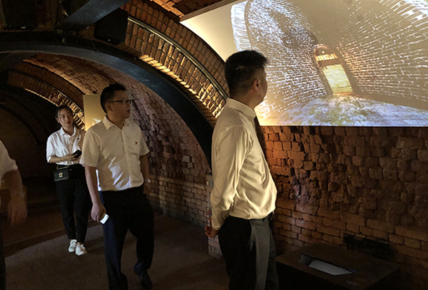場站公司開展“學(xué)先進(jìn)、守初心、擔(dān)使命”主題黨日活動-2-s.png